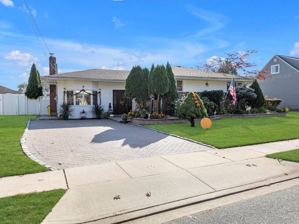 6 Evans Avenue, Farmingdale, NY 11735