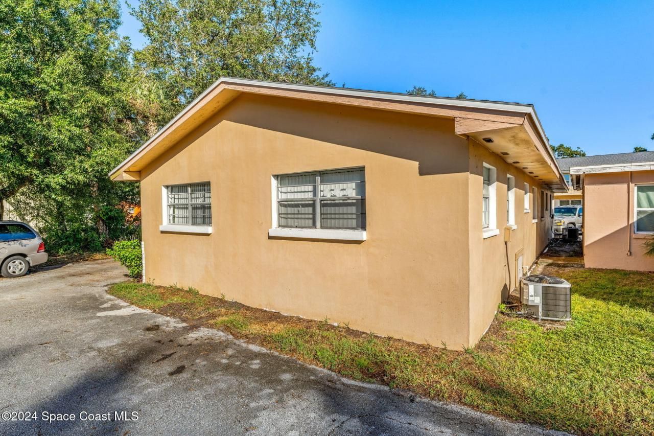 89 NW Irwin Avenue, Melbourne, FL 32904 Photo