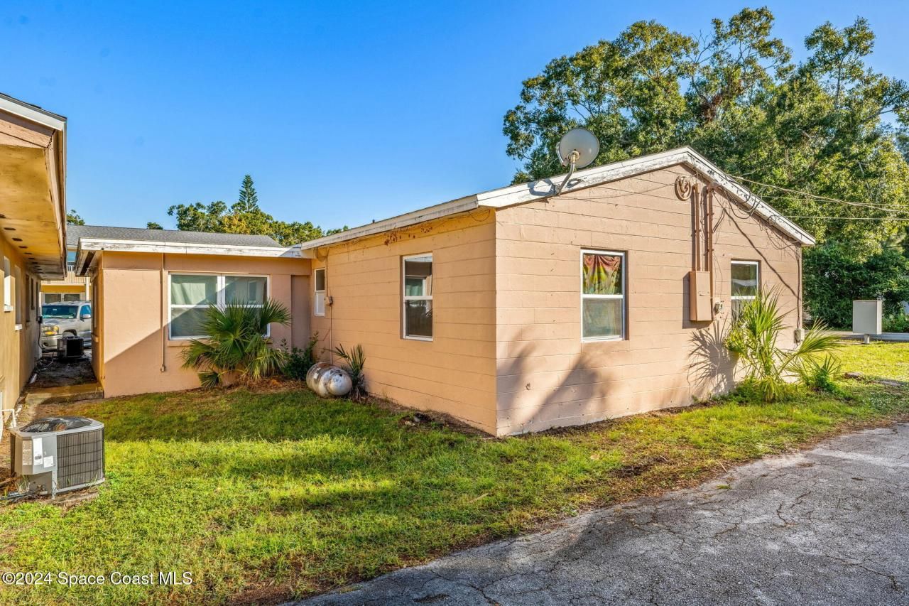 89 NW Irwin Avenue, Melbourne, FL 32904 Photo