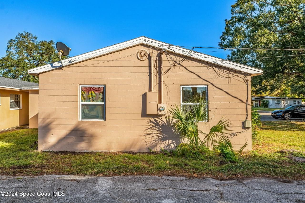 89 NW Irwin Avenue, Melbourne, FL 32904 Photo