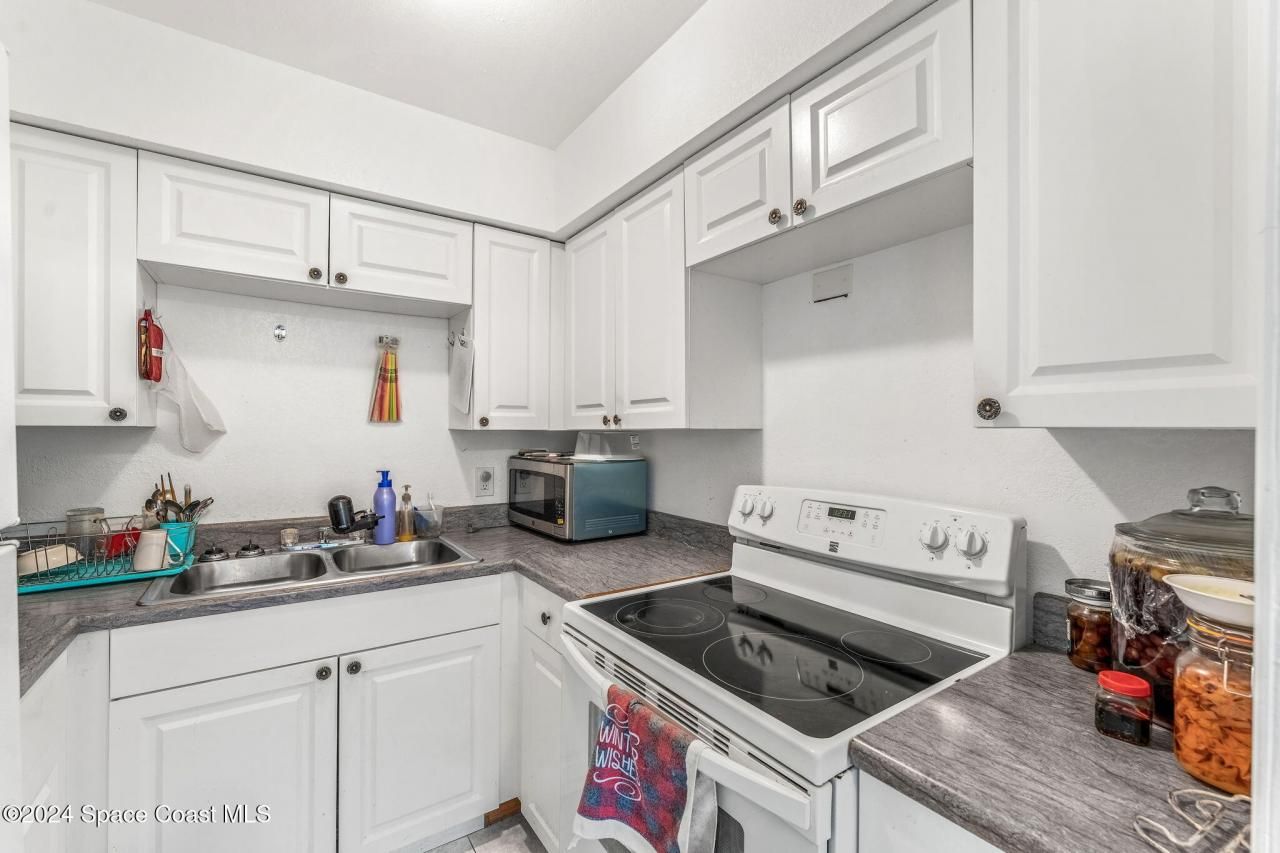 89 NW Irwin Avenue, Melbourne, FL 32904 Photo