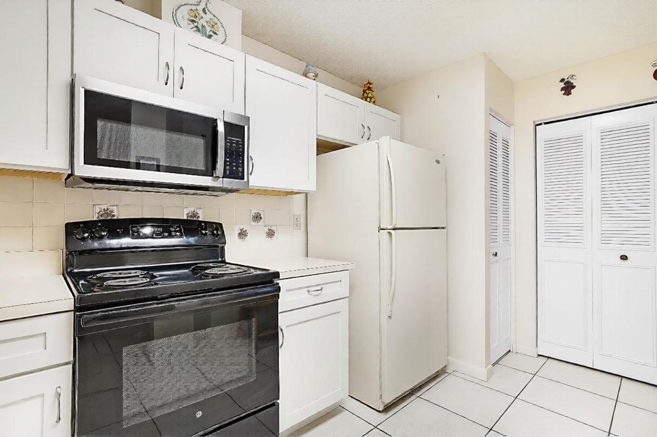 405 Harbour Pointe Way, Greenacres, FL 33413 Photo