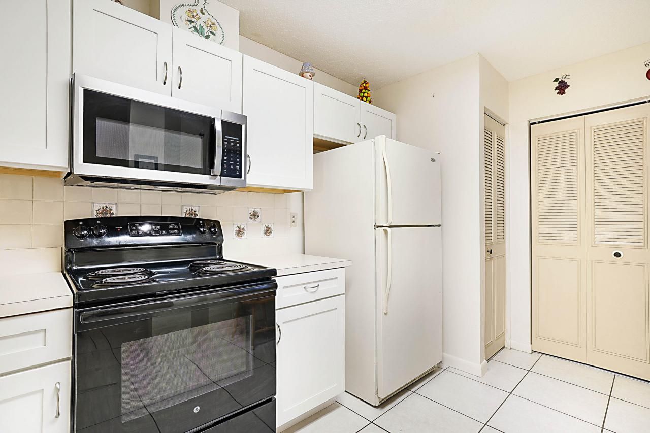 405 Harbour Pointe Way, Greenacres, FL 33413 Photo