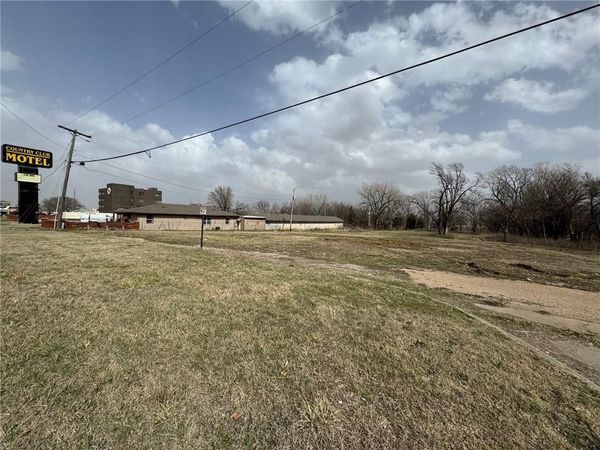 3746 SW Topeka Boulevard, Topeka, KS 66609