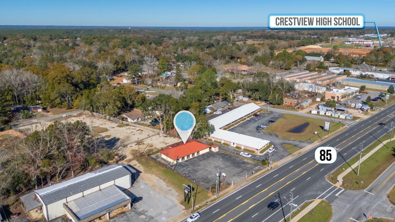 914 N Ferdon Boulevard, Crestview, FL 32536 Main Photo