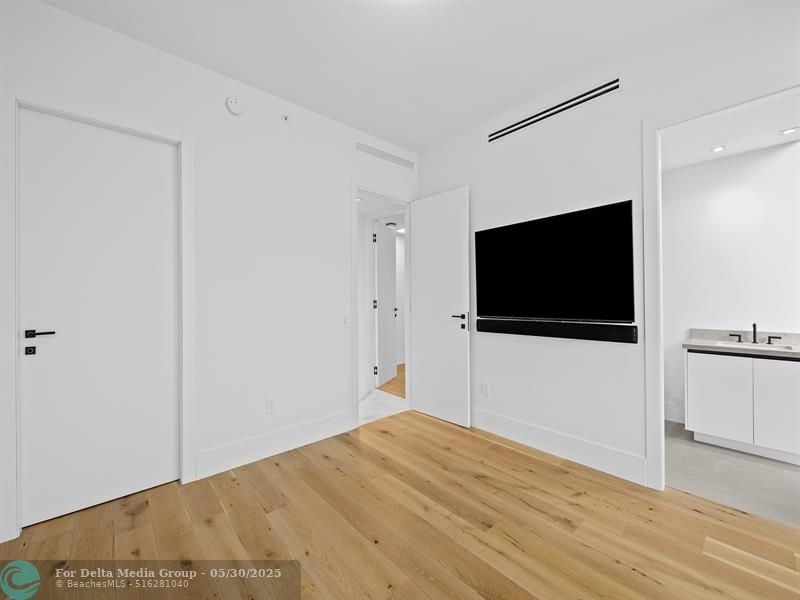 160 Isle Of Venice Drive, Unit 301, Fort Lauderdale, FL 33301 Photo