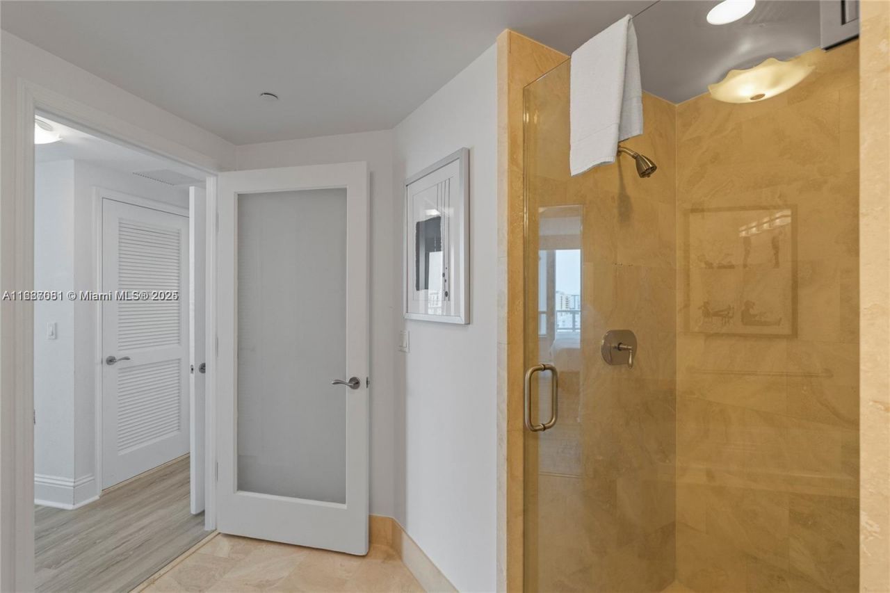 4401 Collins Av, Unit 1214, Miami Beach, FL 33140 Photo