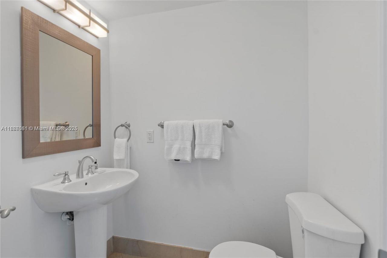 4401 Collins Av, Unit 1214, Miami Beach, FL 33140 Photo