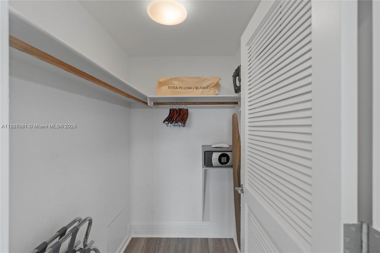 4401 Collins Av, Unit 1214, Miami Beach, FL 33140 Photo