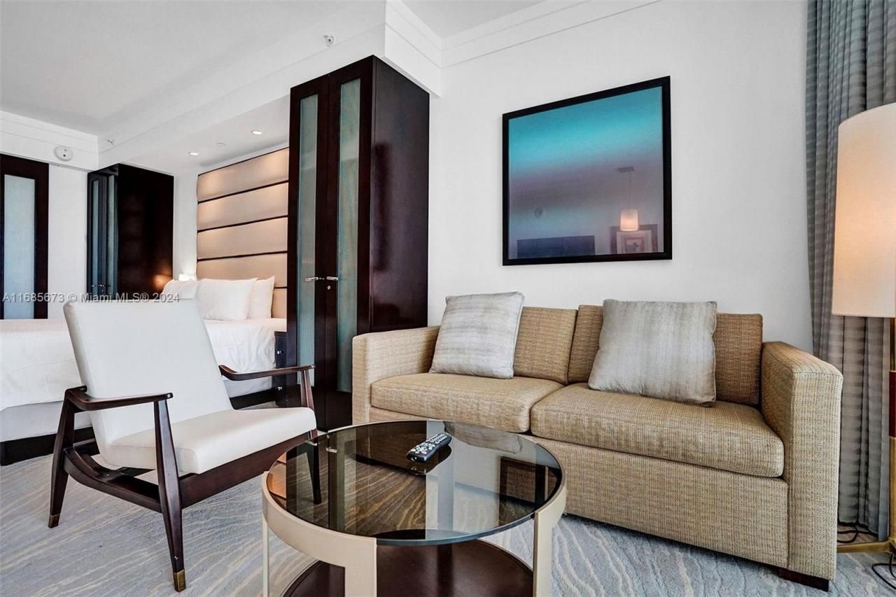 4391 Collins Ave, Unit 915, Miami Beach, FL 33140 Photo