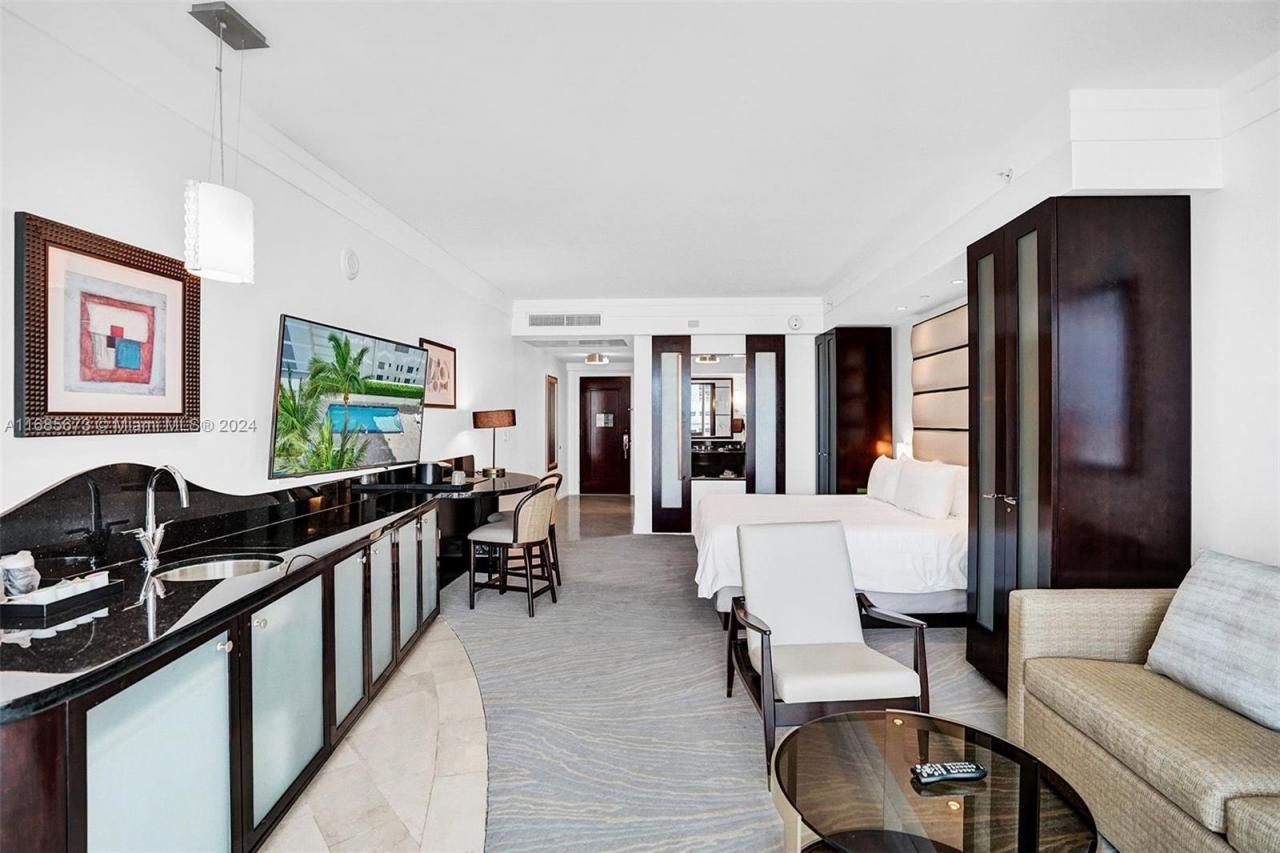 4391 Collins Ave, Unit 915, Miami Beach, FL 33140 Photo