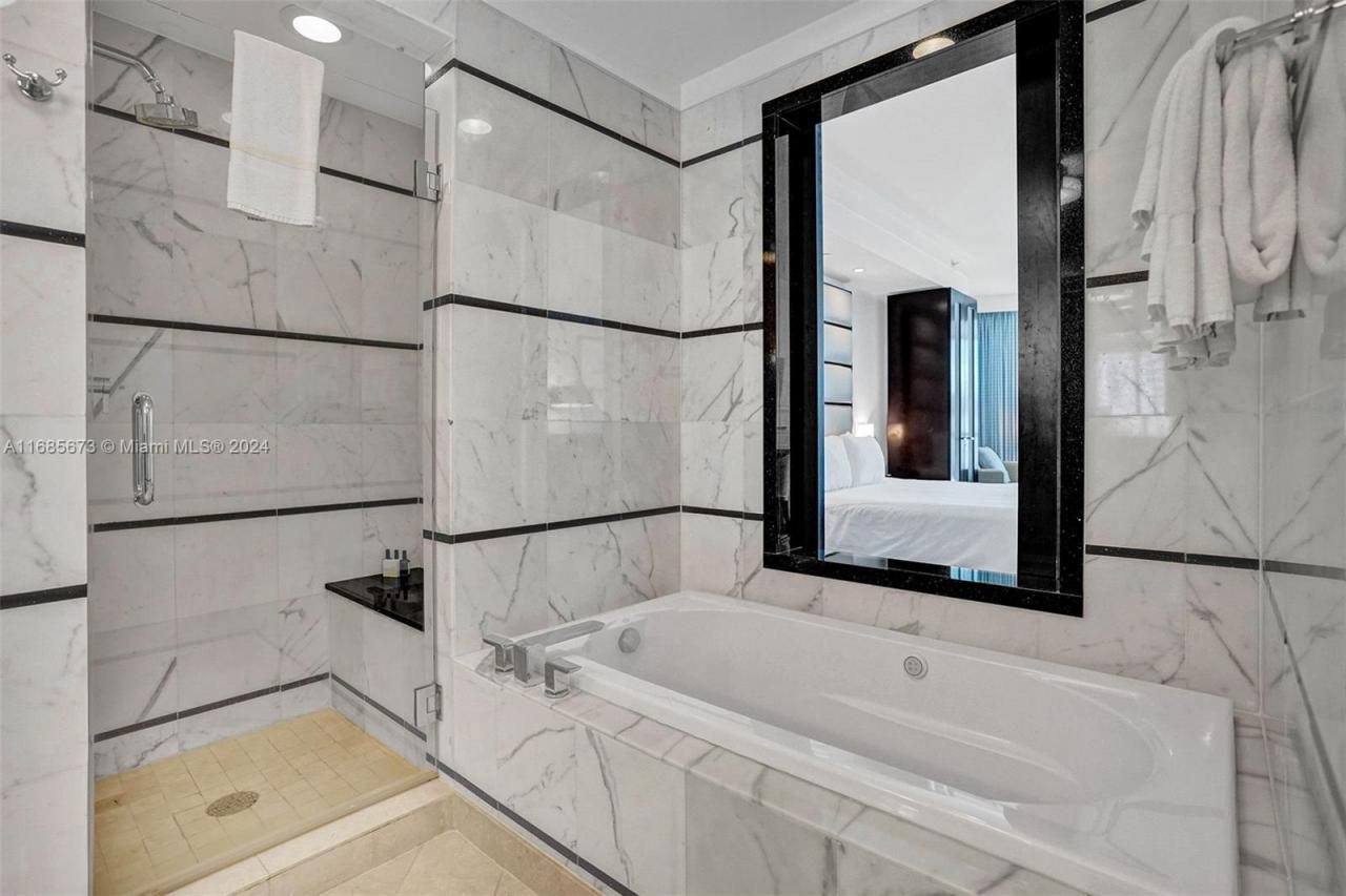 4391 Collins Ave, Unit 915, Miami Beach, FL 33140 Photo