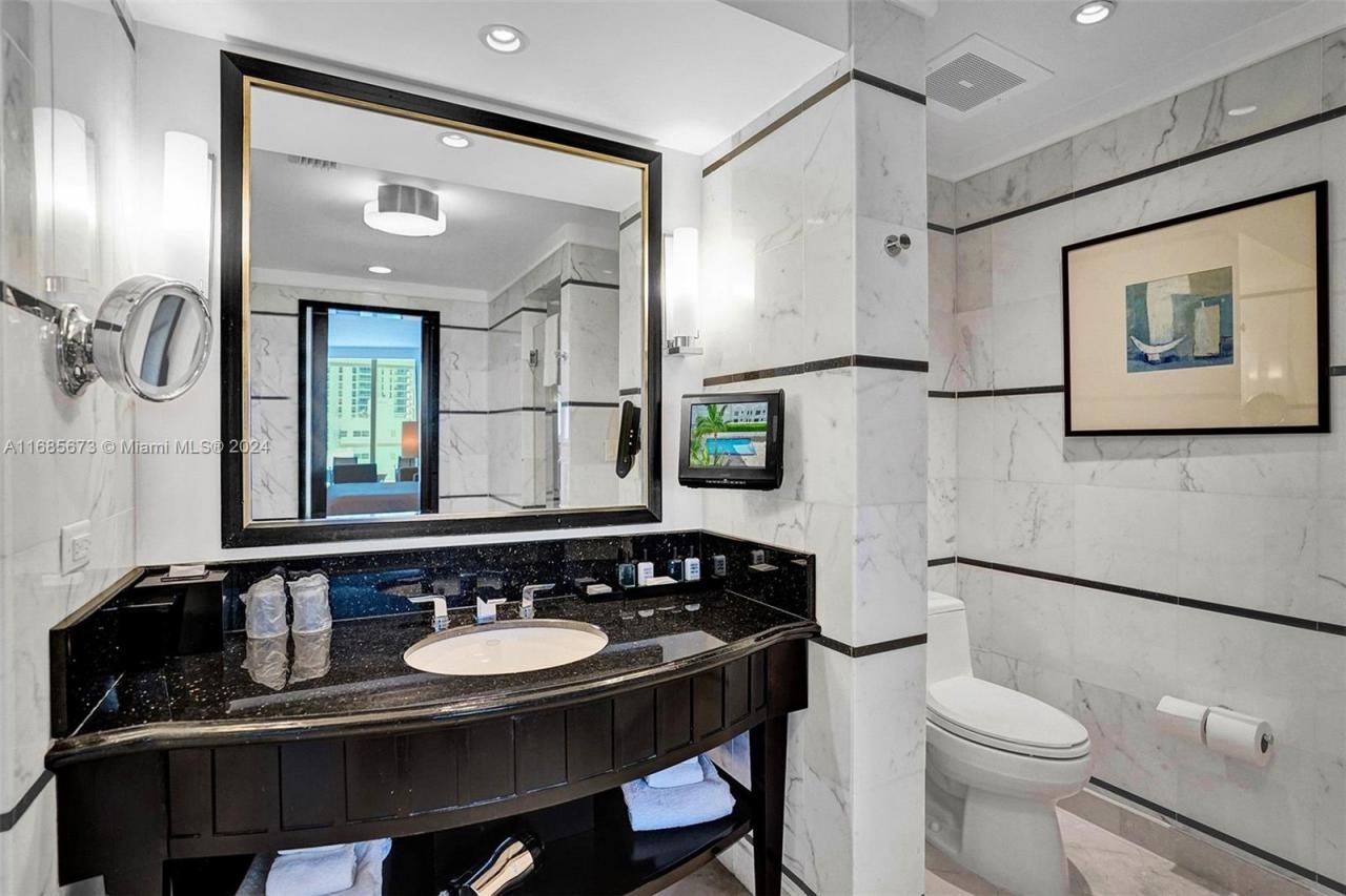 4391 Collins Ave, Unit 915, Miami Beach, FL 33140 Photo