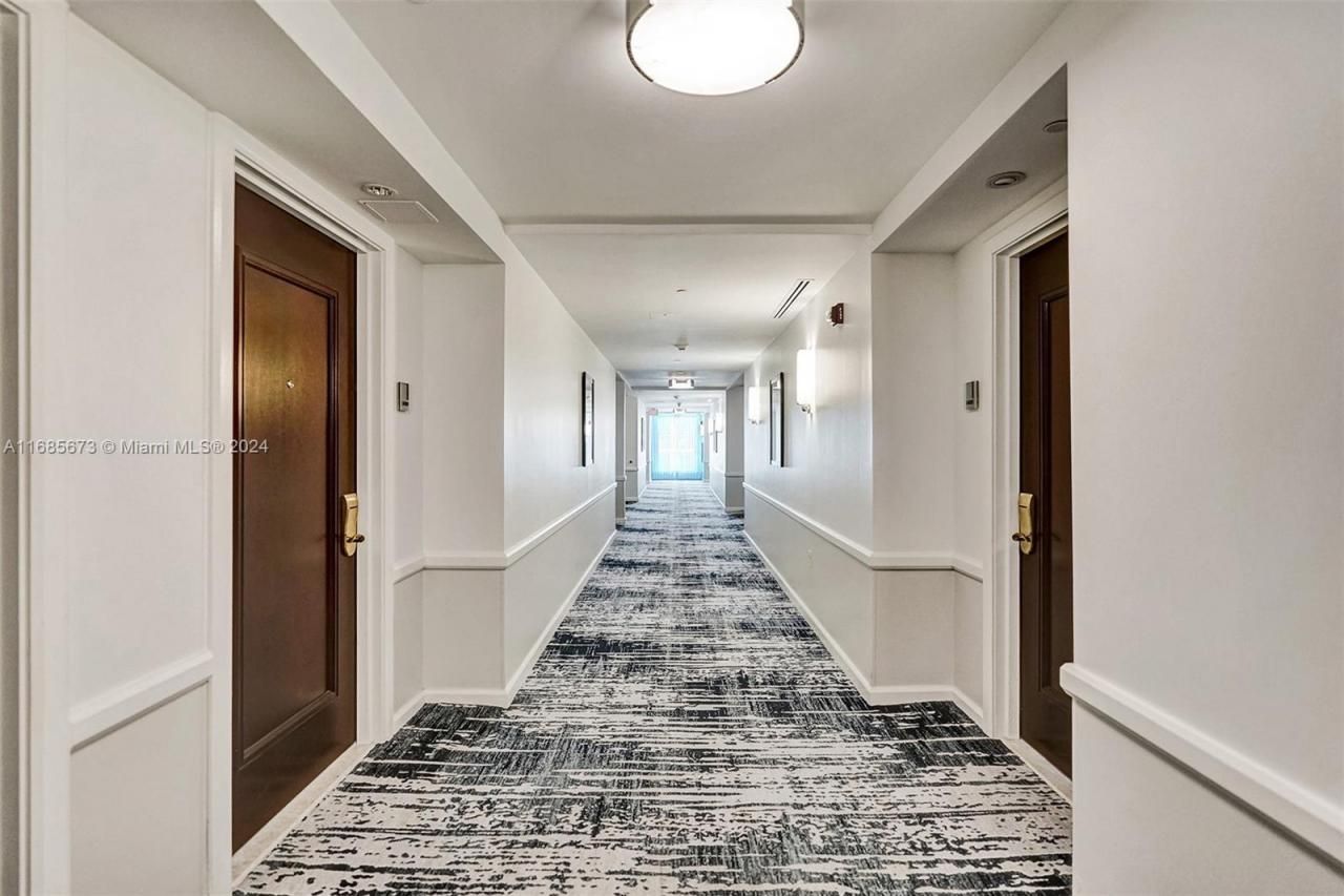 4391 Collins Ave, Unit 915, Miami Beach, FL 33140 Photo