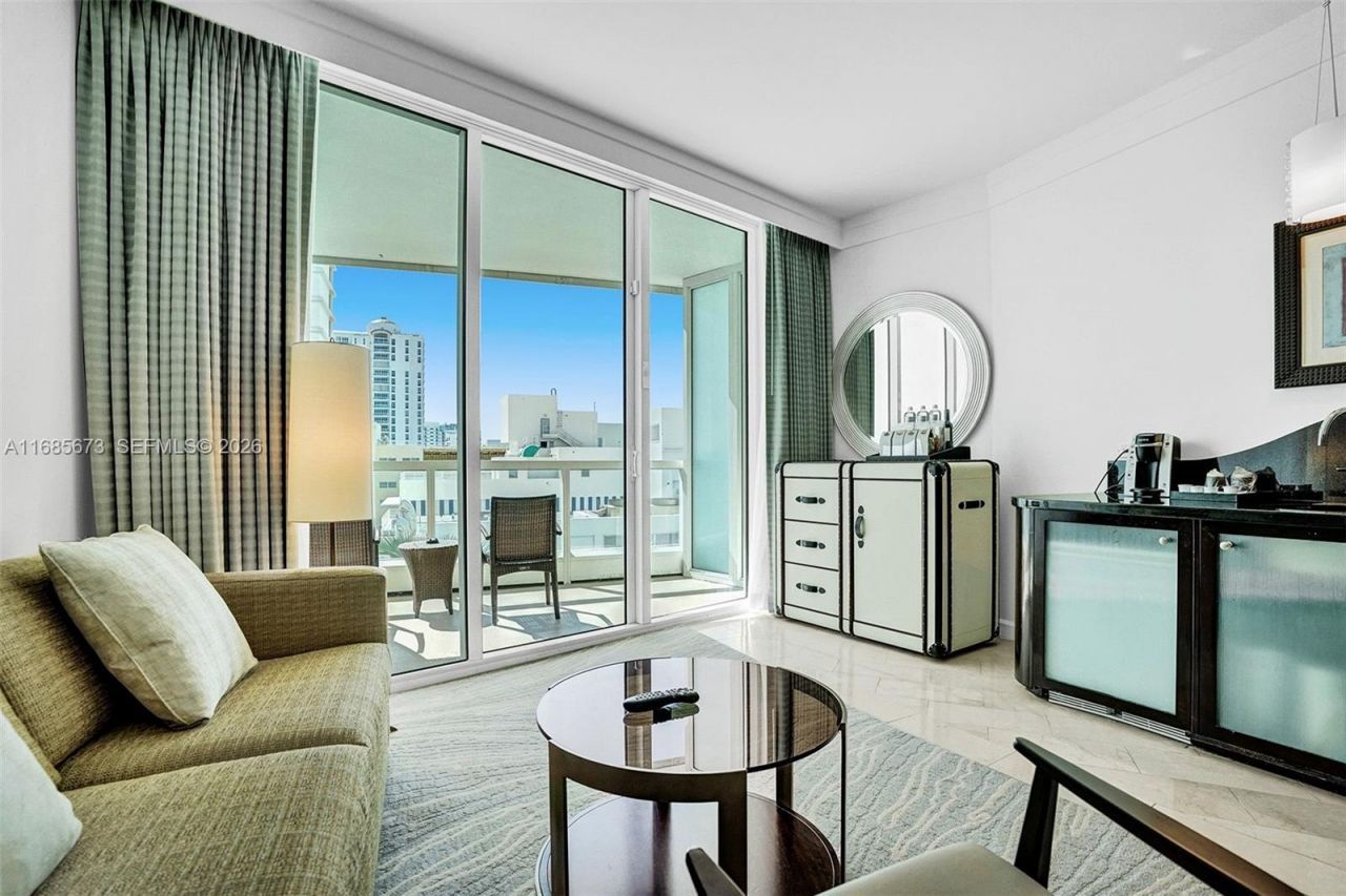 4391 Collins Ave, Unit 915, Miami Beach, FL 33140 Photo