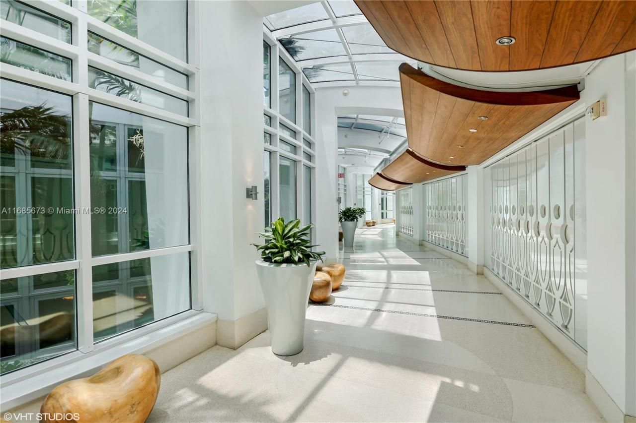 4391 Collins Ave, Unit 915, Miami Beach, FL 33140 Photo