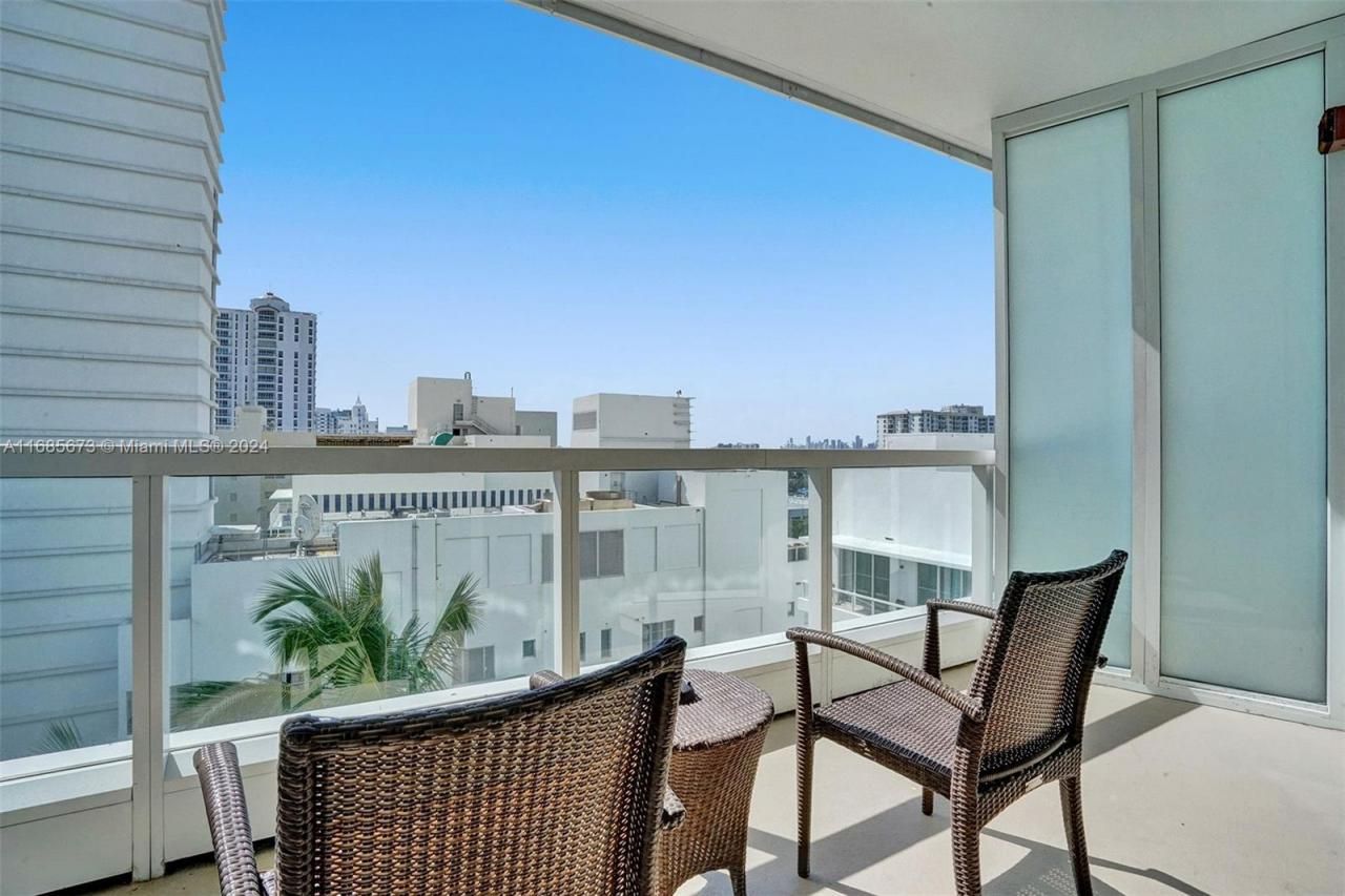 4391 Collins Ave, Unit 915, Miami Beach, FL 33140 Photo
