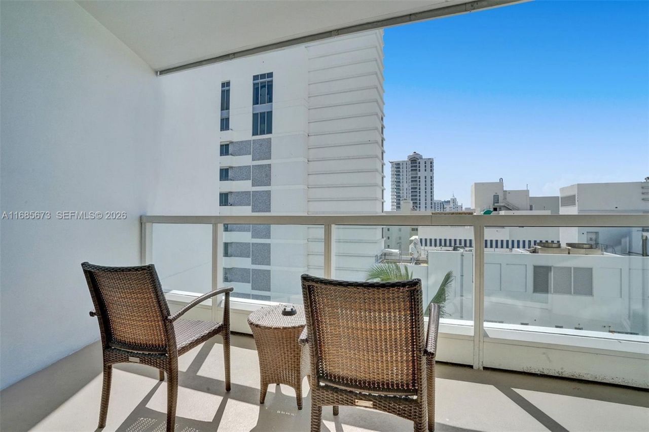 4391 Collins Ave, Unit 915, Miami Beach, FL 33140 Photo