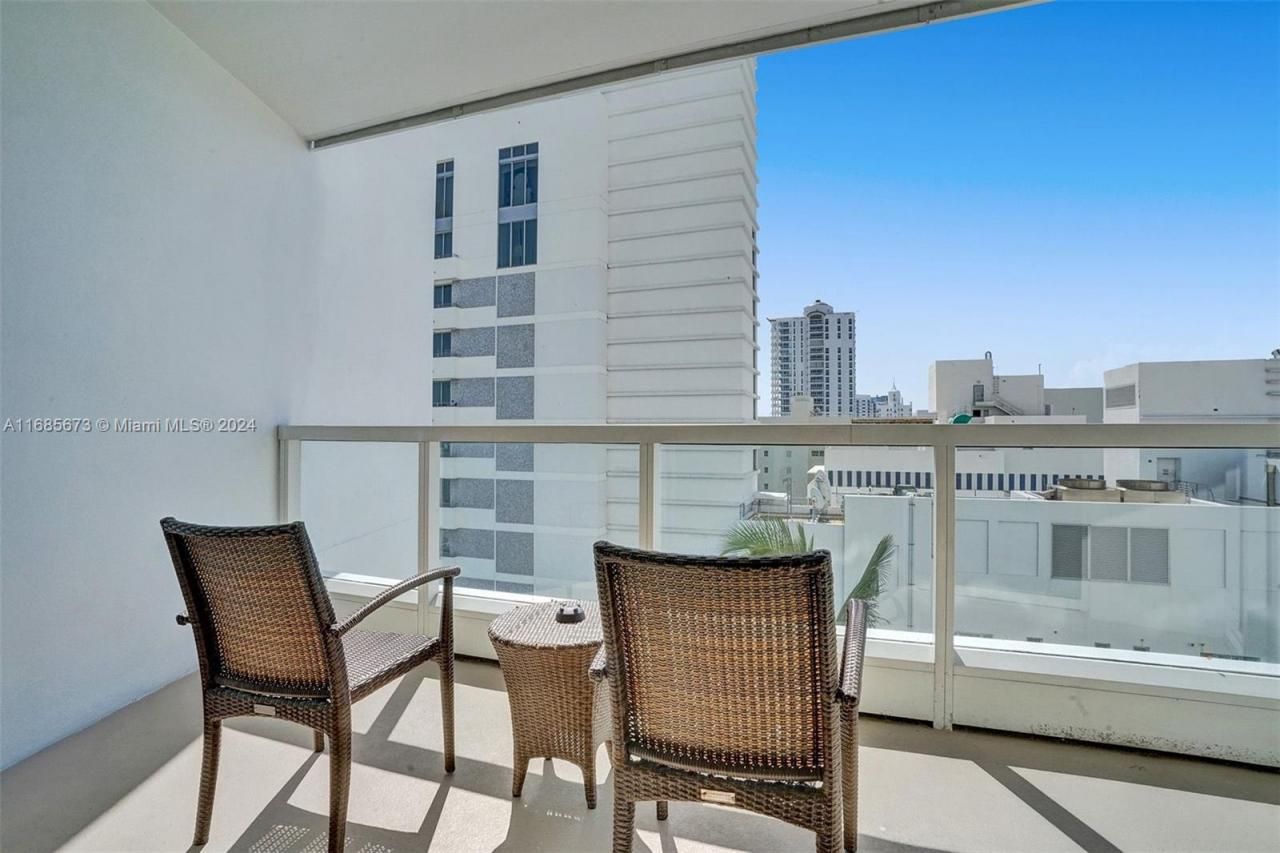 4391 Collins Ave, Unit 915, Miami Beach, FL 33140 Photo