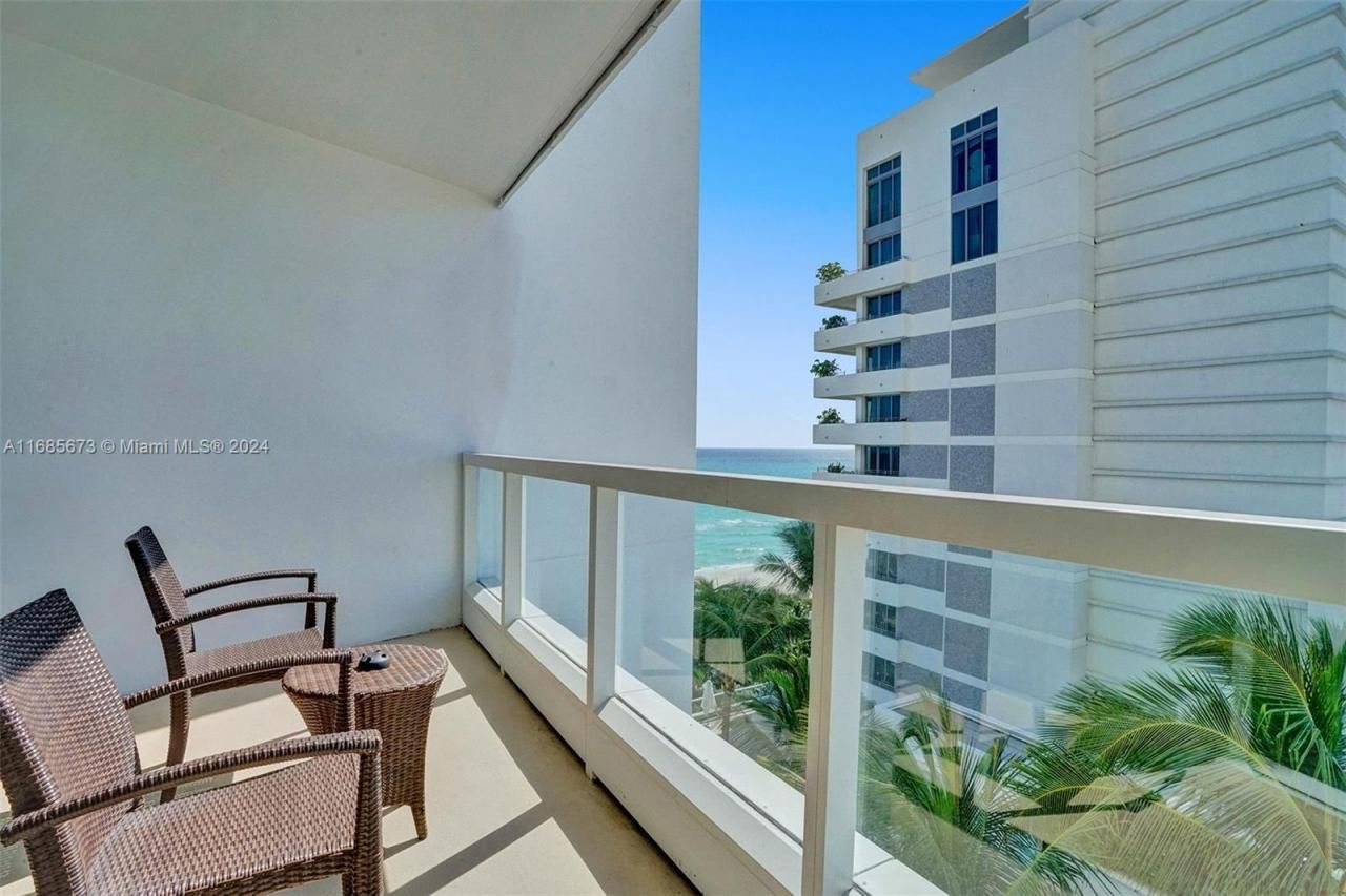 4391 Collins Ave, Unit 915, Miami Beach, FL 33140 Photo