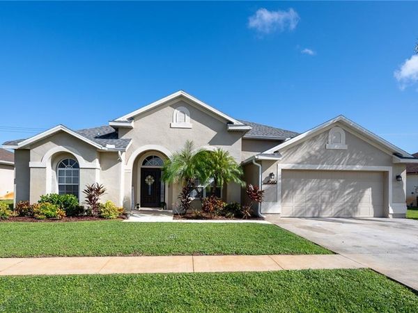 4560 Varsity CIR, LEHIGH ACRES, FL 33971