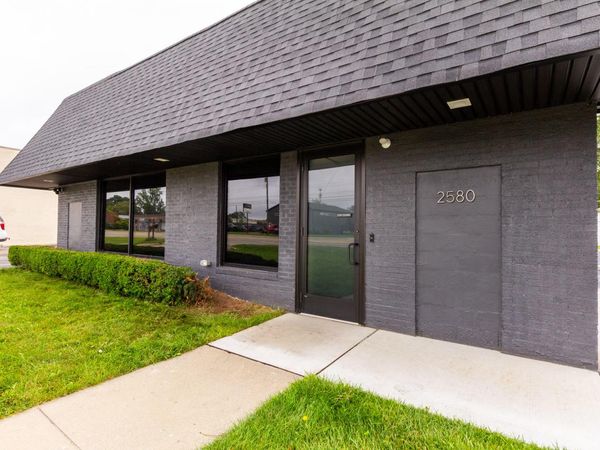 2580 Dixie Highway, Waterford, MI 48328