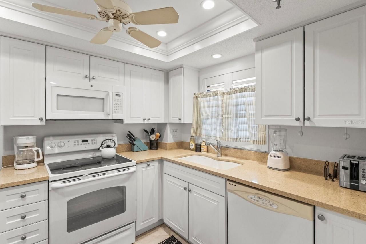 1001 Benjamin Franklin Drive, Unit 512, Sarasota, FL 34236 Photo