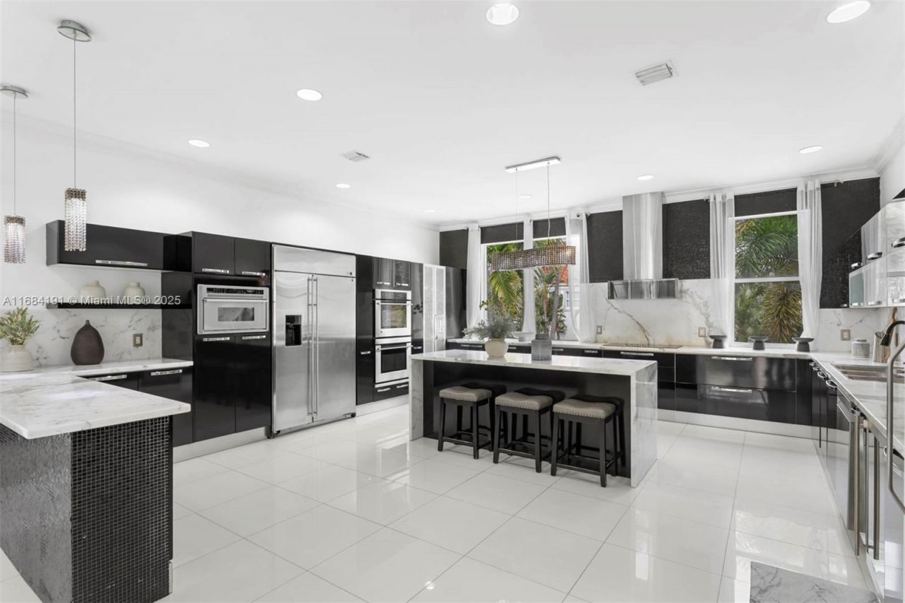 19555 NE 37th Ave, Aventura, FL 33180 Photo