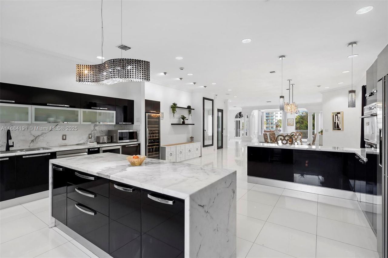 19555 NE 37th Ave, Aventura, FL 33180 Photo