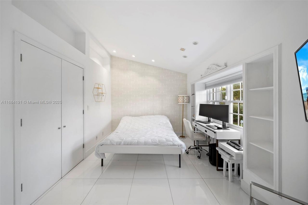 19555 NE 37th Ave, Aventura, FL 33180 Photo