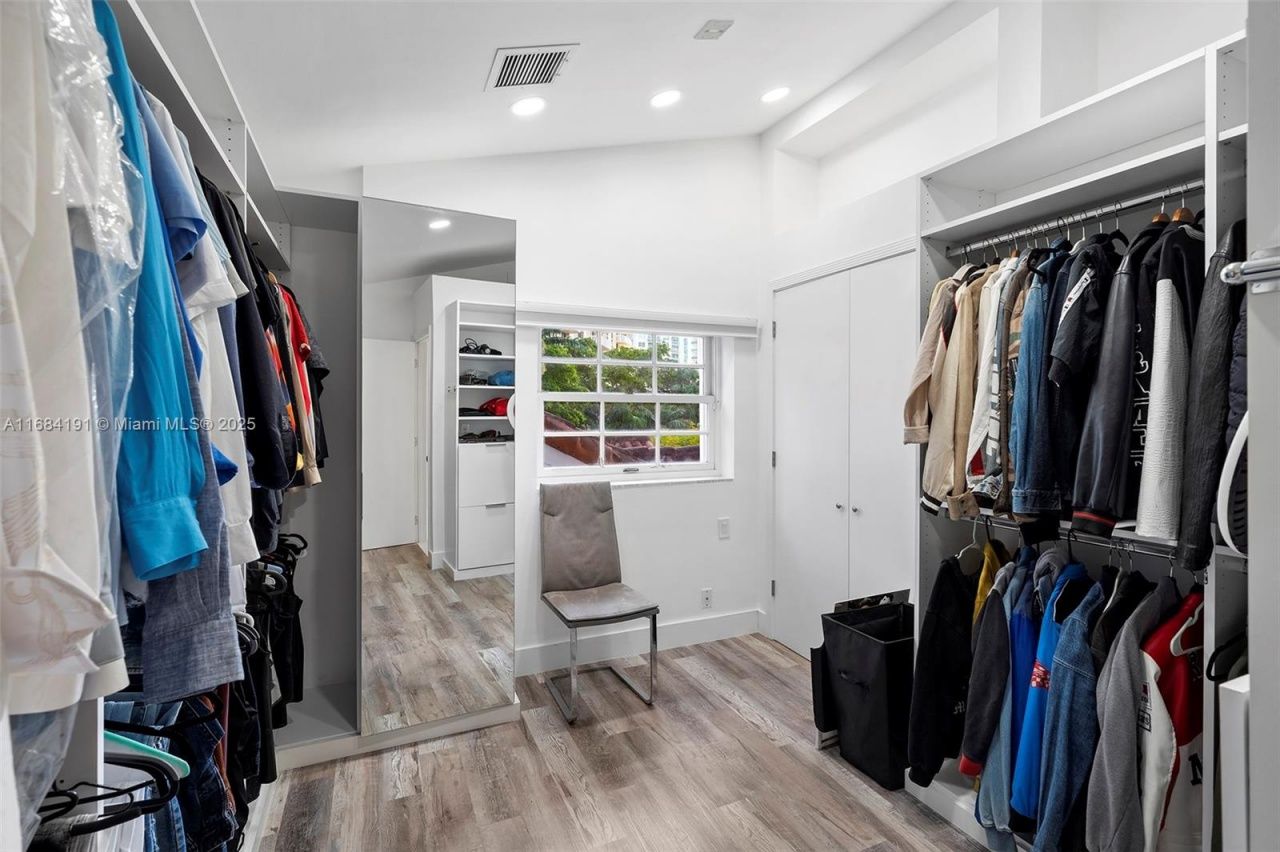 19555 NE 37th Ave, Aventura, FL 33180 Photo