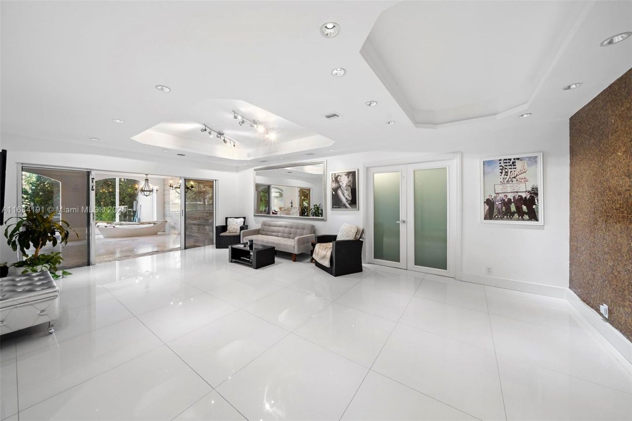 19555 NE 37th Ave, Aventura, FL 33180 Photo