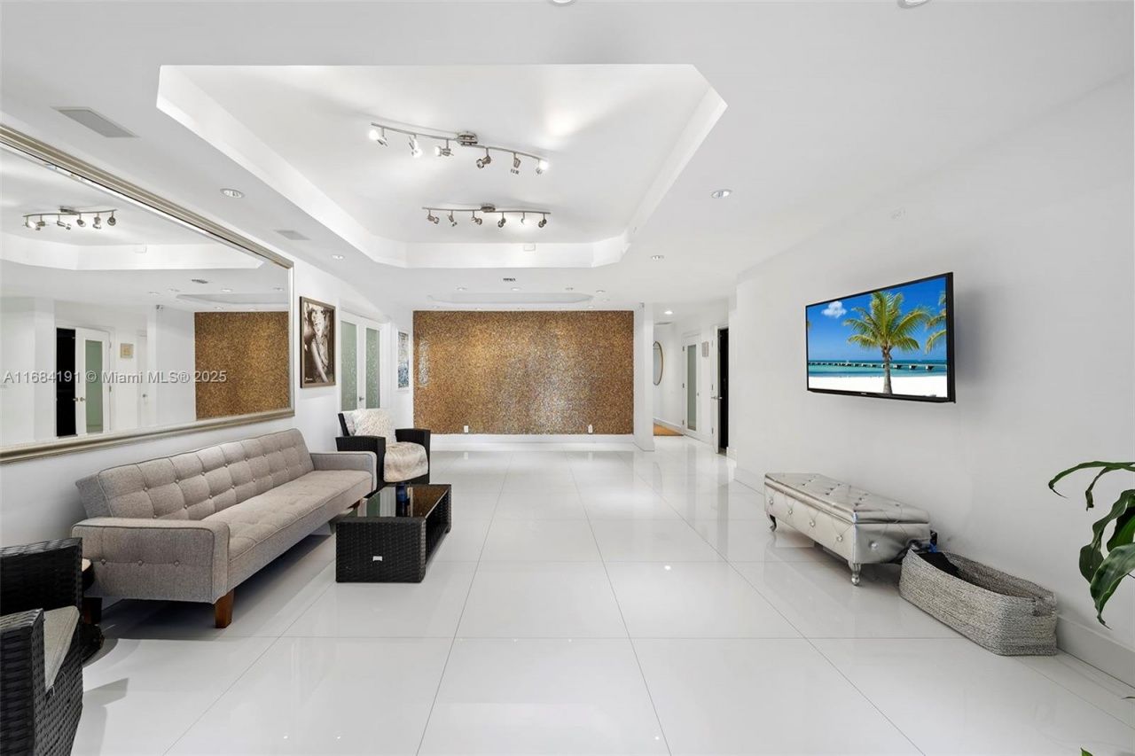 19555 NE 37th Ave, Aventura, FL 33180 Photo