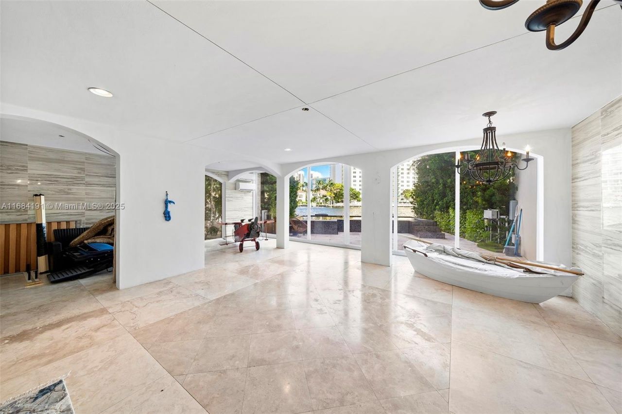 19555 NE 37th Ave, Aventura, FL 33180 Photo