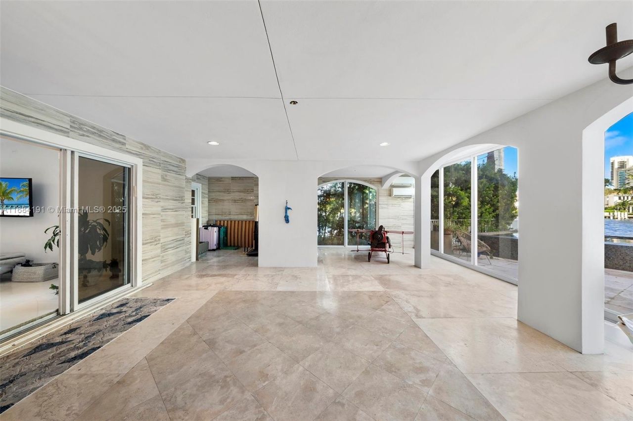 19555 NE 37th Ave, Aventura, FL 33180 Photo