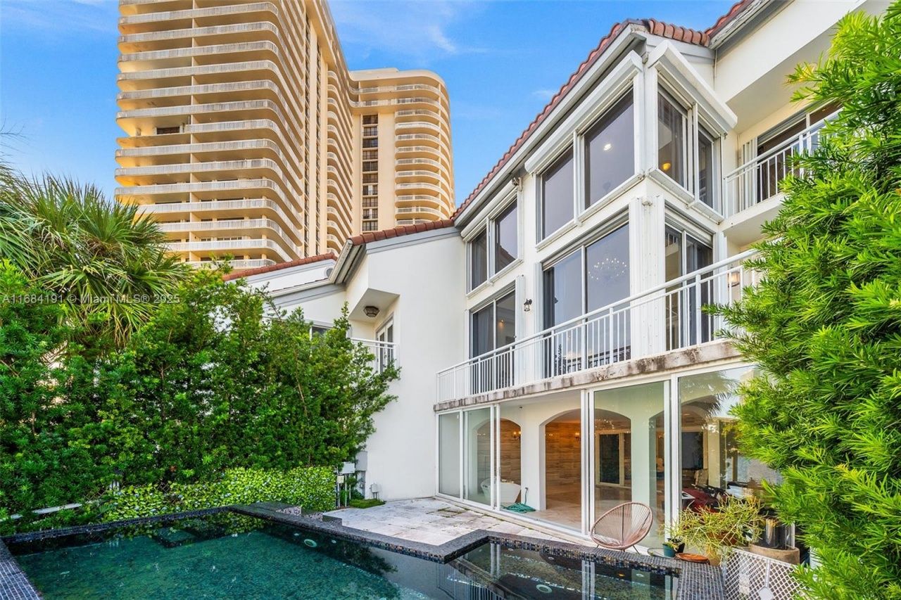 19555 NE 37th Ave, Aventura, FL 33180 Photo