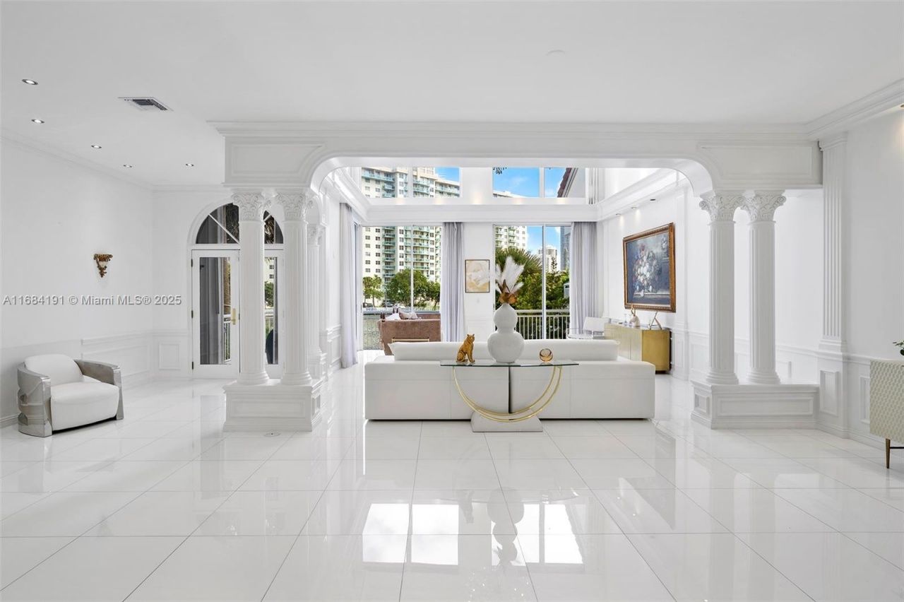 19555 NE 37th Ave, Aventura, FL 33180 Photo