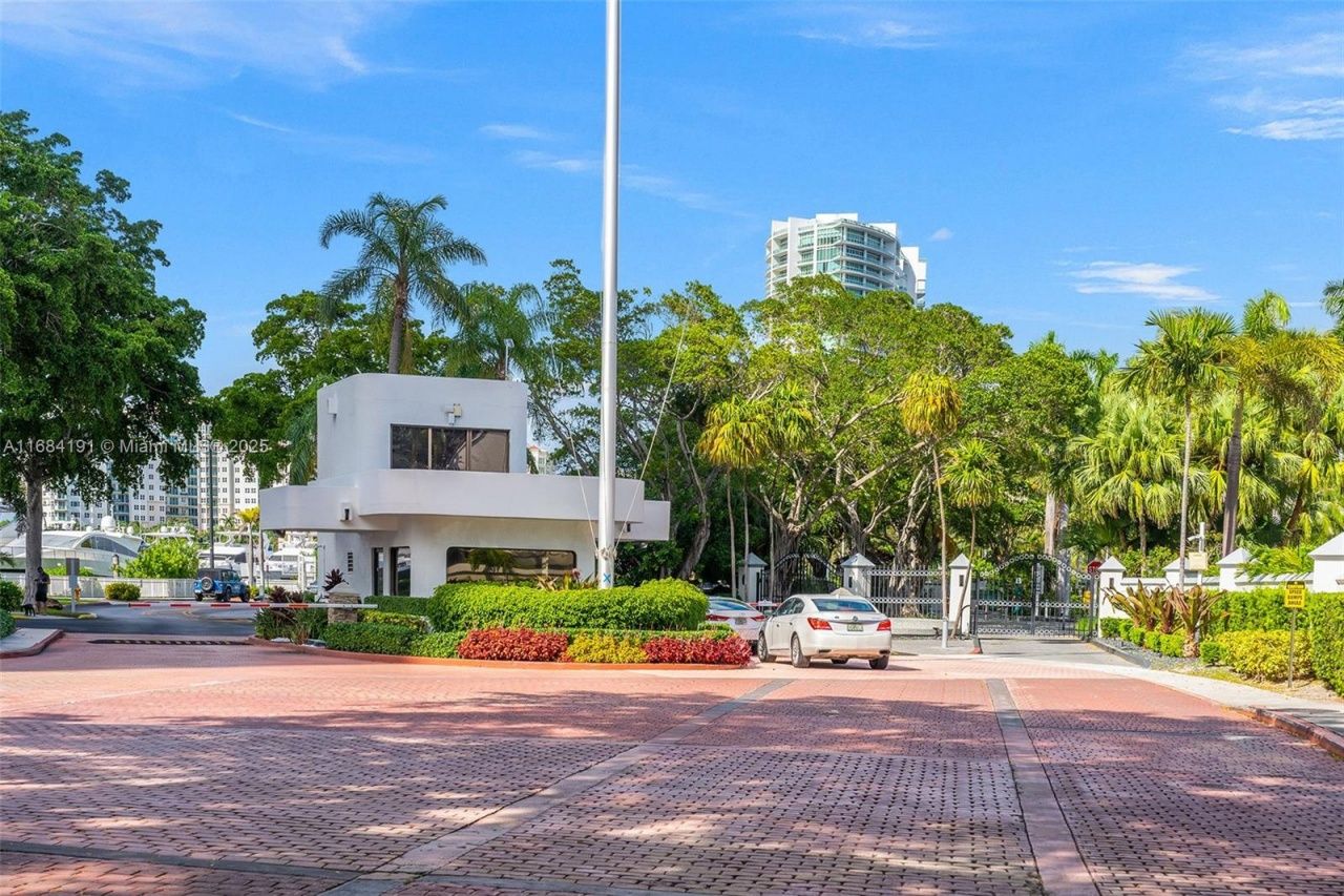 19555 NE 37th Ave, Aventura, FL 33180 Photo