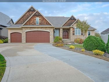 425 Bay Hill Circle, Dakota Dunes, SD 57049