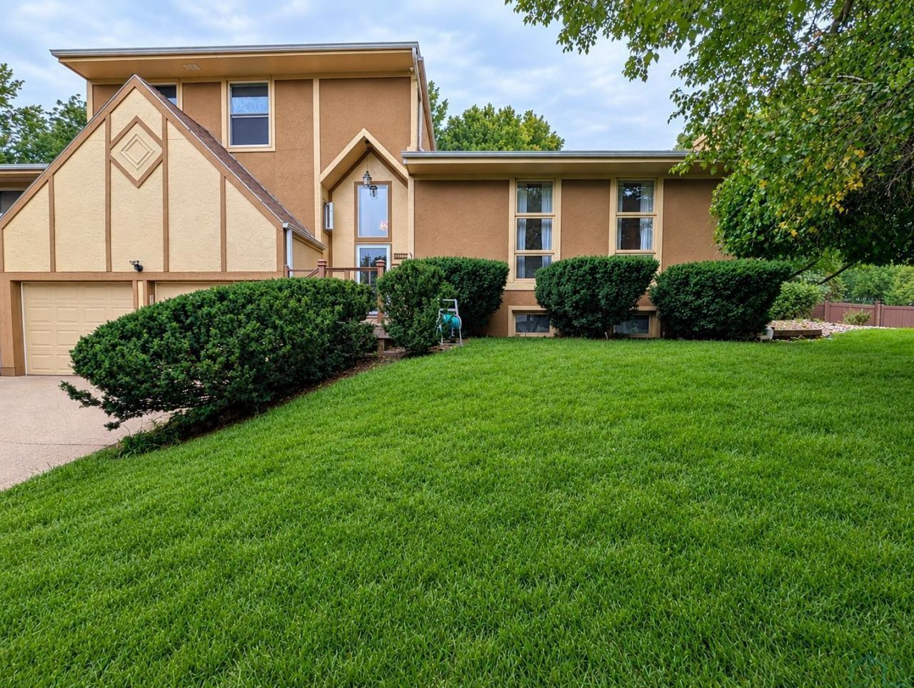 3725 Lindenwood Street Sioux City, IA 51104