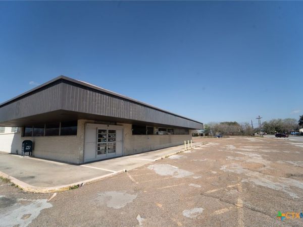 1302 E Crestwood Drive, Victoria, TX 77901