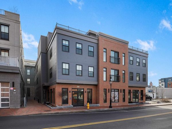 238 Deer Street, Unit 305, Portsmouth, NH 03801