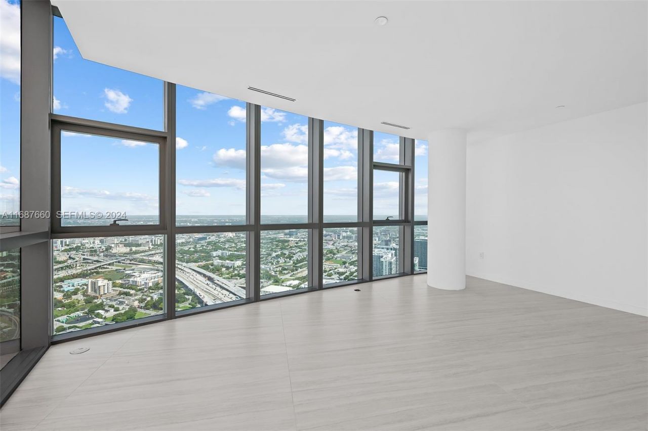 851 NE 1st Ave, Unit PH 5700, Miami, FL 33132 Photo