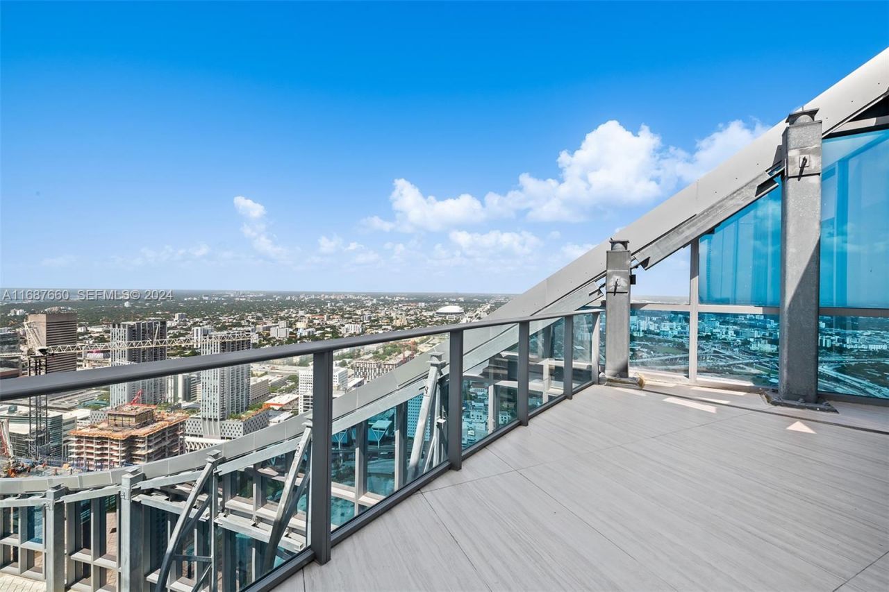 851 NE 1st Ave, Unit PH 5700, Miami, FL 33132 Photo
