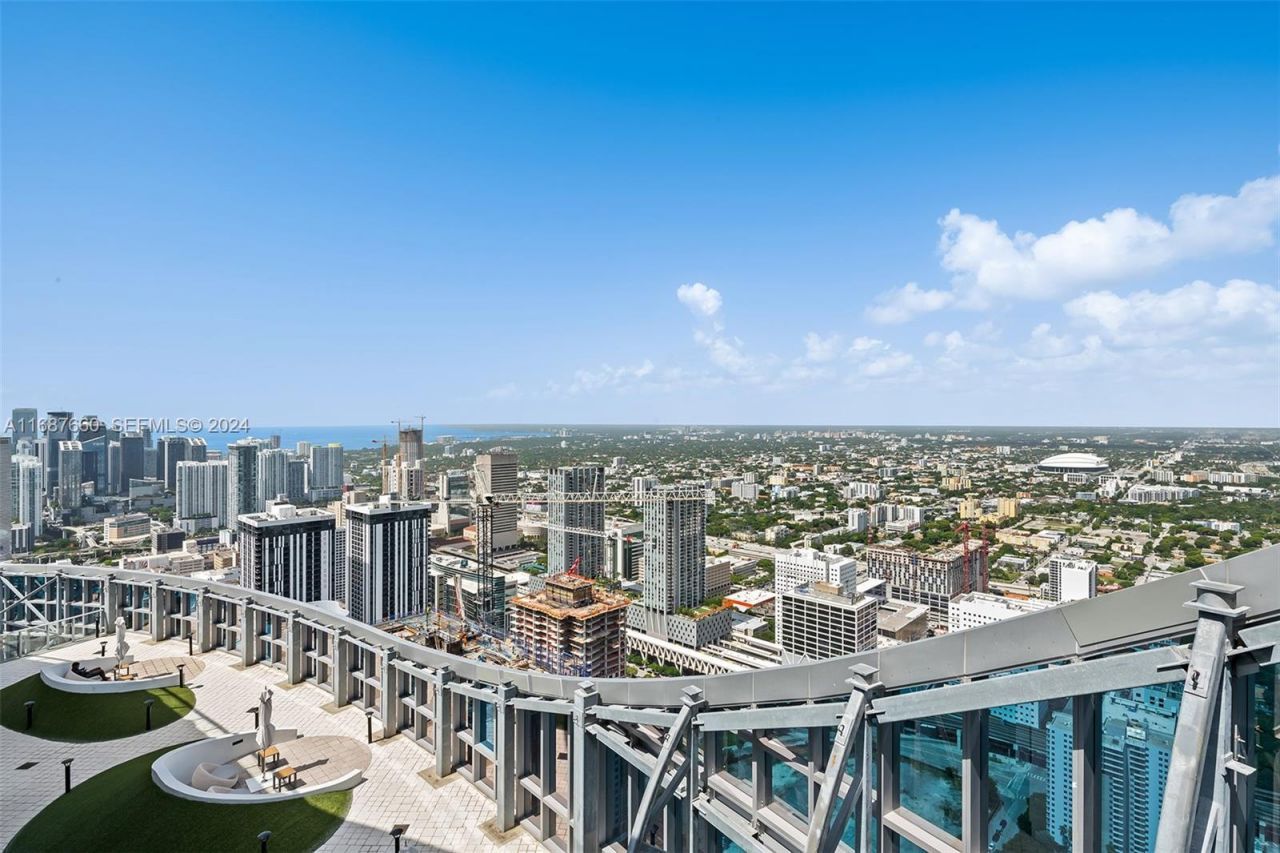851 NE 1st Ave, Unit PH 5700, Miami, FL 33132 Photo