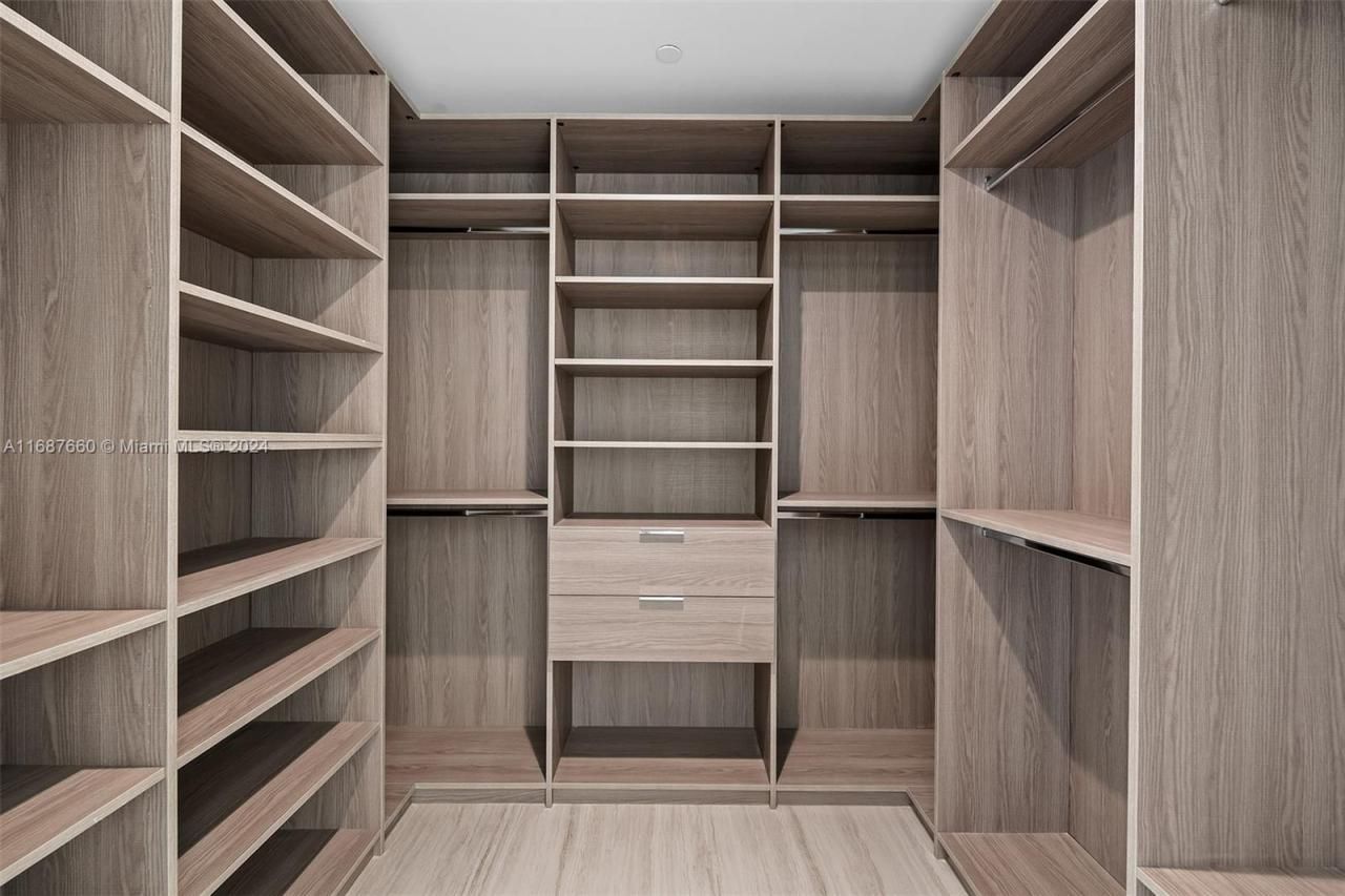 851 NE 1st Ave, Unit PH 5700, Miami, FL 33132 Photo