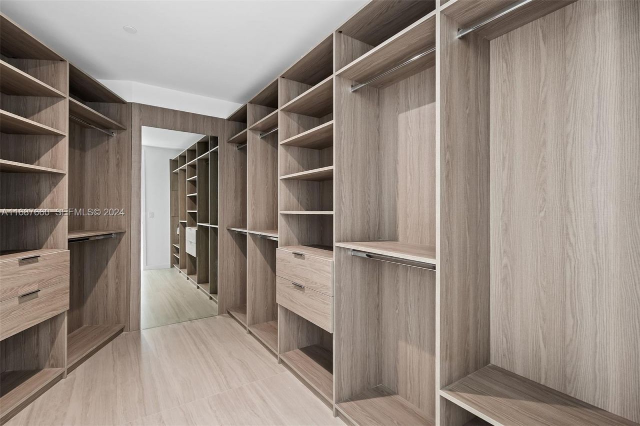 851 NE 1st Ave, Unit PH 5700, Miami, FL 33132 Photo