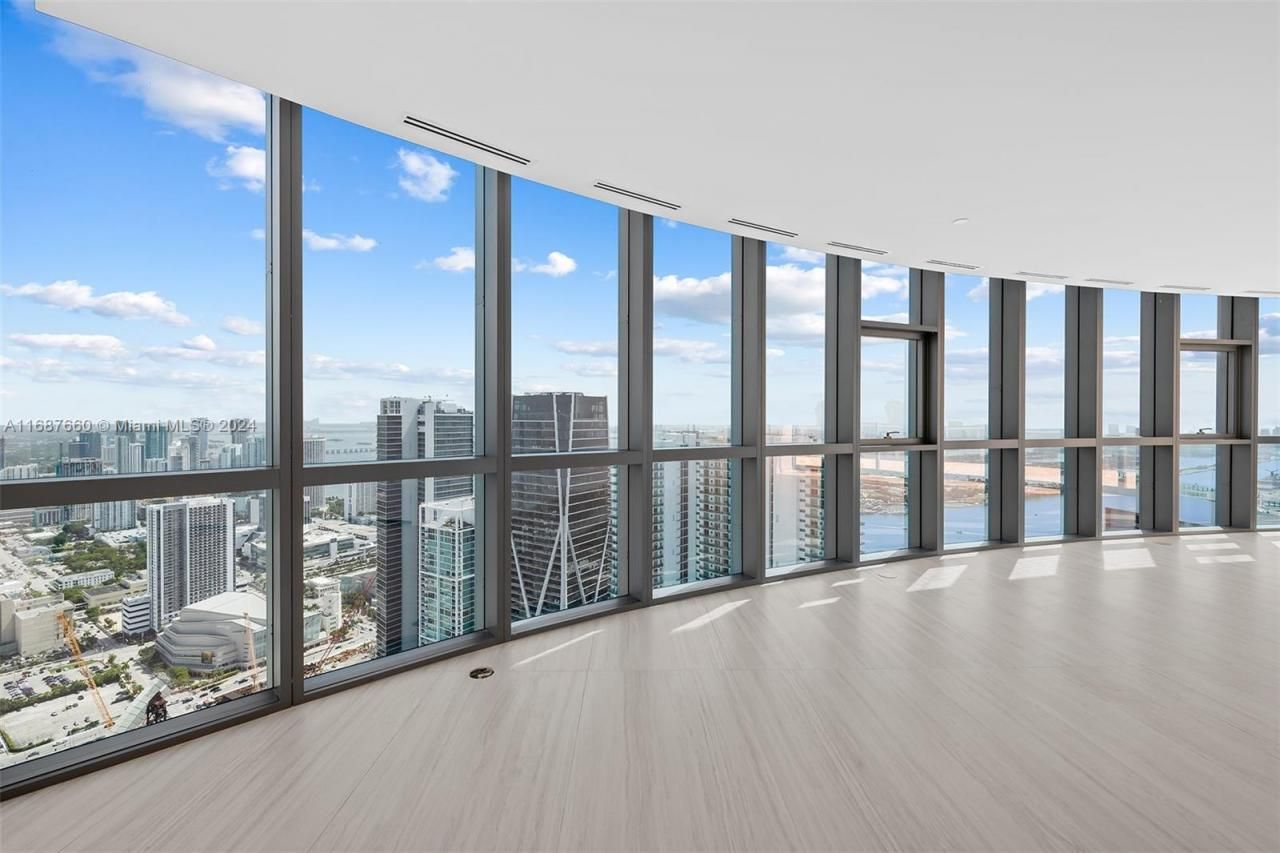 851 NE 1st Ave, Unit PH 5700, Miami, FL 33132 Photo