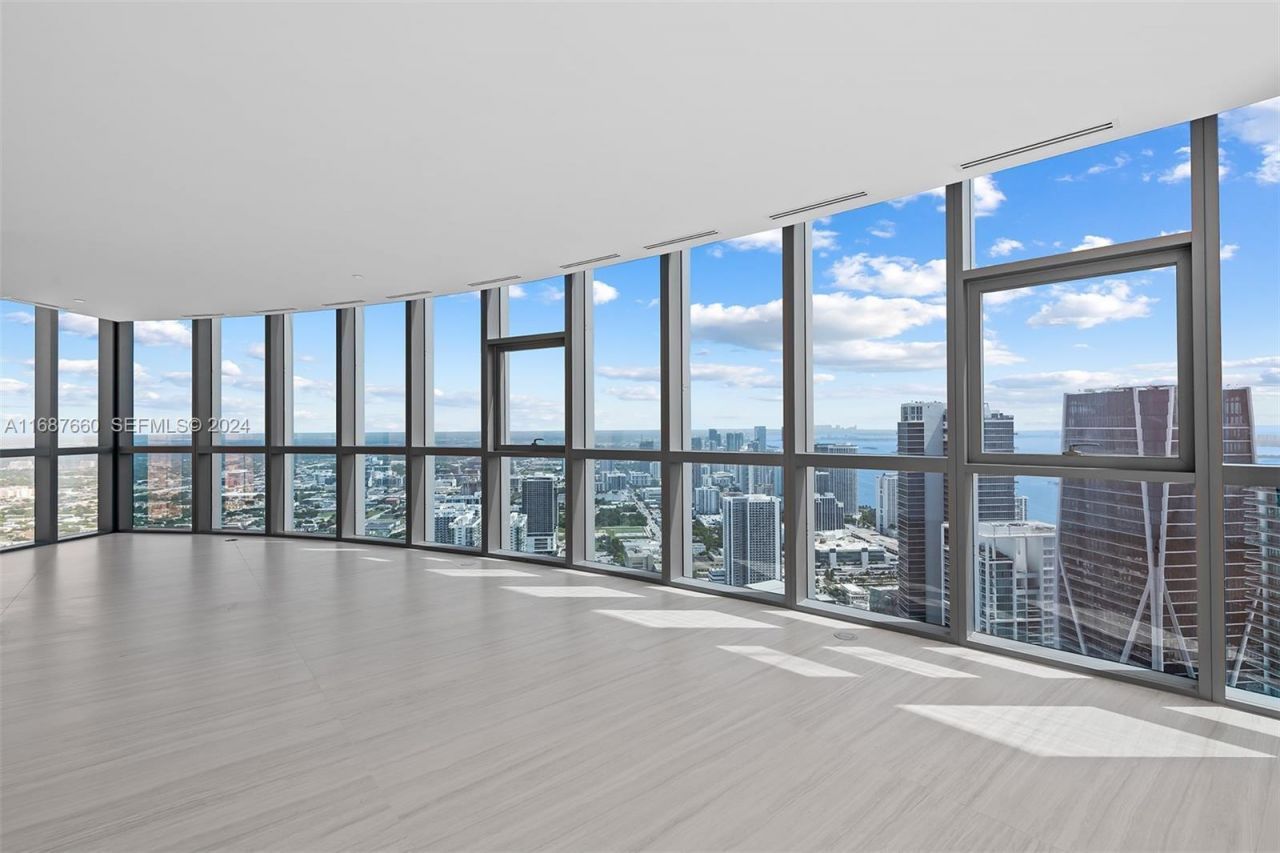 851 NE 1st Ave, Unit PH 5700, Miami, FL 33132 Photo