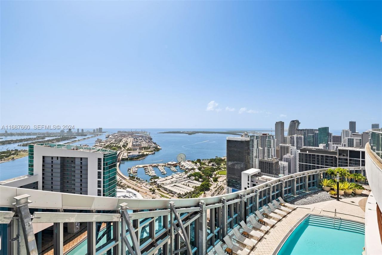 851 NE 1st Ave, Unit PH 5700, Miami, FL 33132 Photo